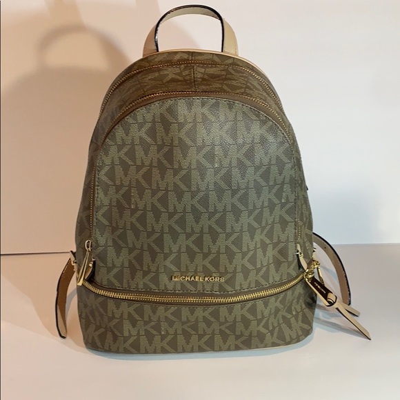 Authentic Micheal Kors backpack !!!!! W/ dust bag main image 9